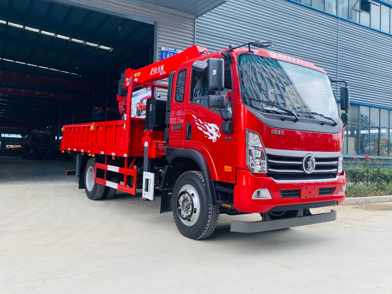 國六重汽長威8噸四節(jié)直臂吊機(jī)隨車吊