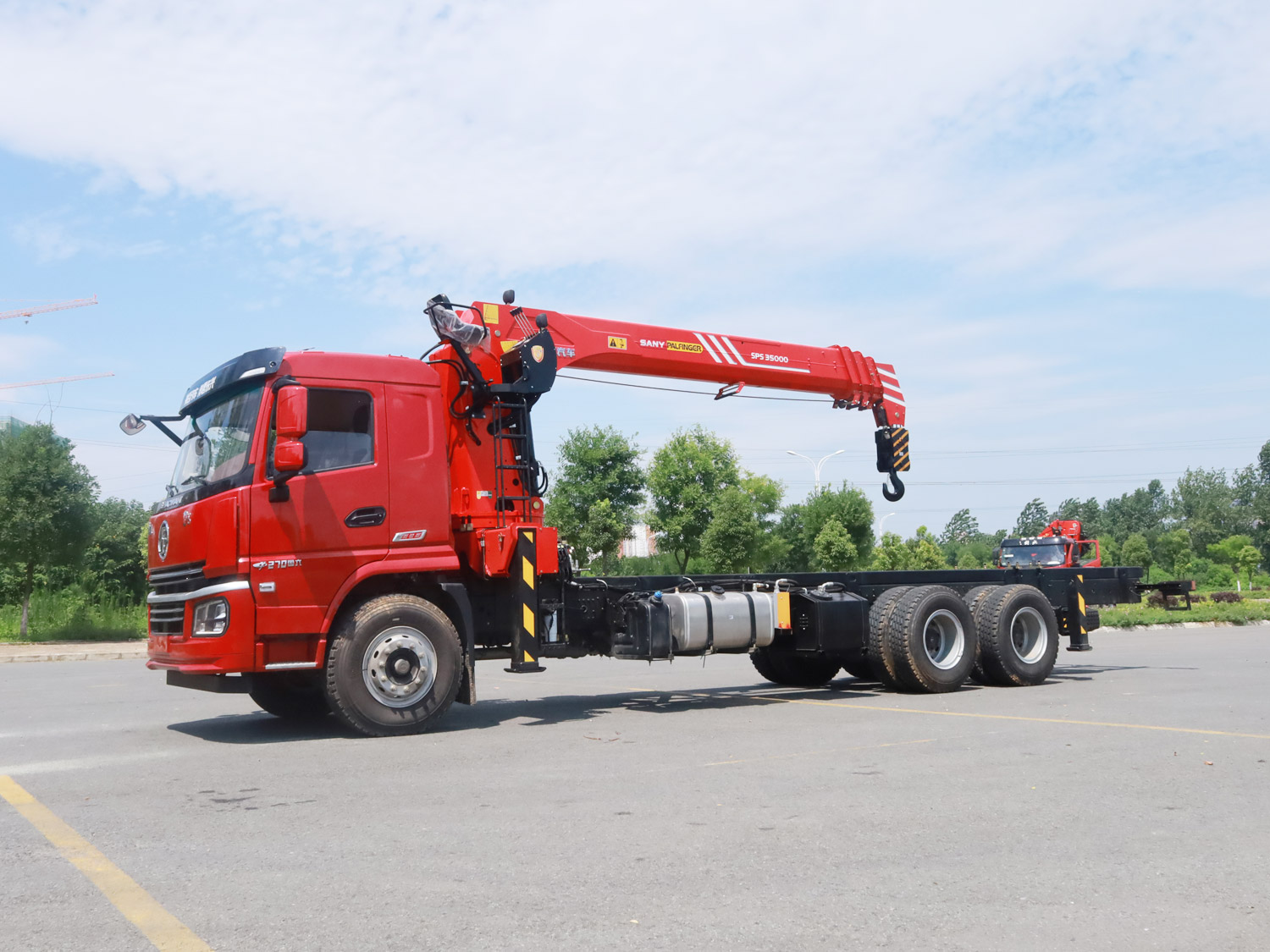 國(guó)六陜汽軒德翼6后雙橋上裝三一14噸直臂式吊機(jī)隨車吊