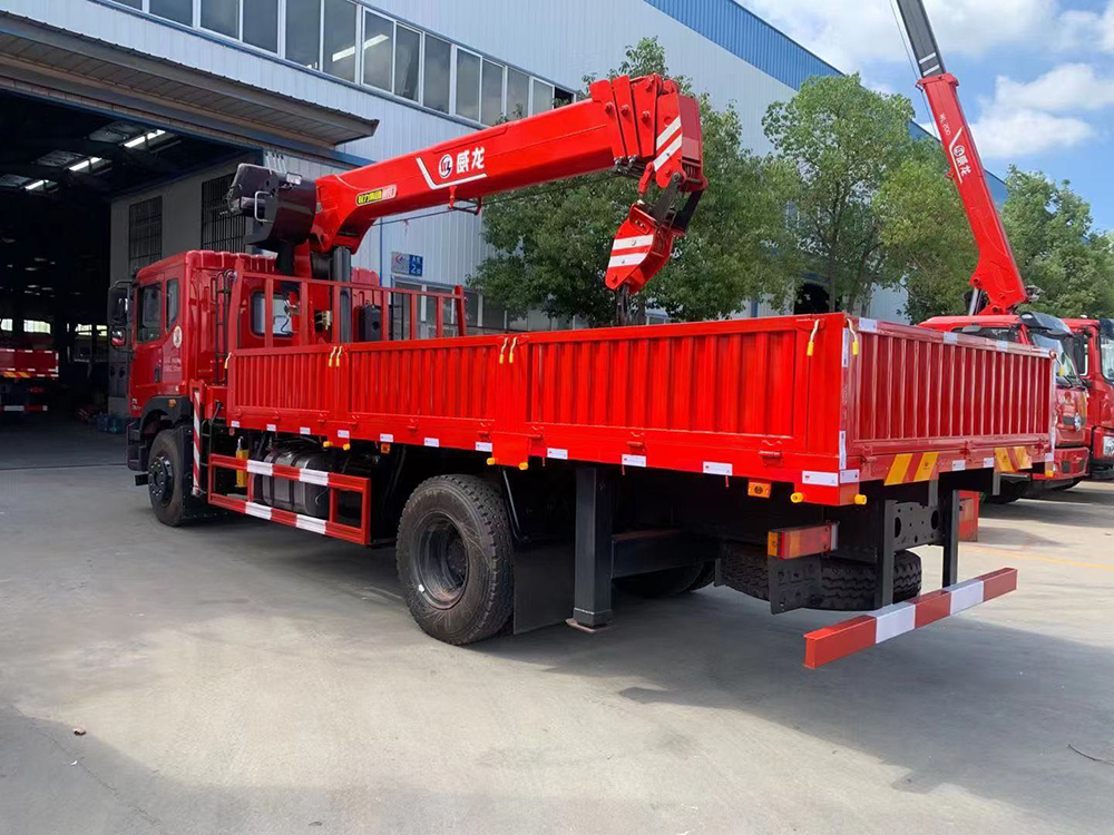 東風(fēng)華神T5單橋威龍8噸4節(jié)臂吊機