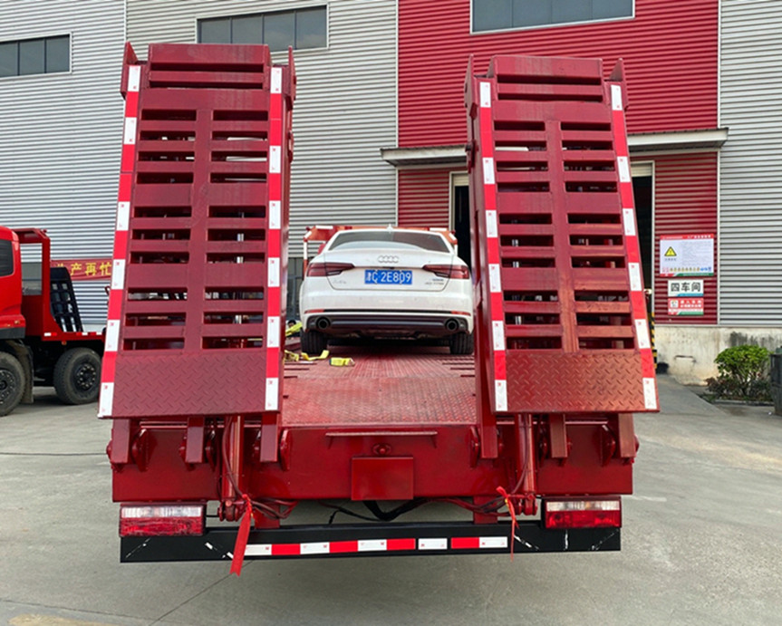 江淮K5X小三軸平板運(yùn)輸車(chē)